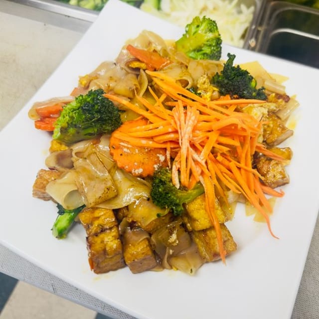 Pad Kee Mao (Drunken Noodles).